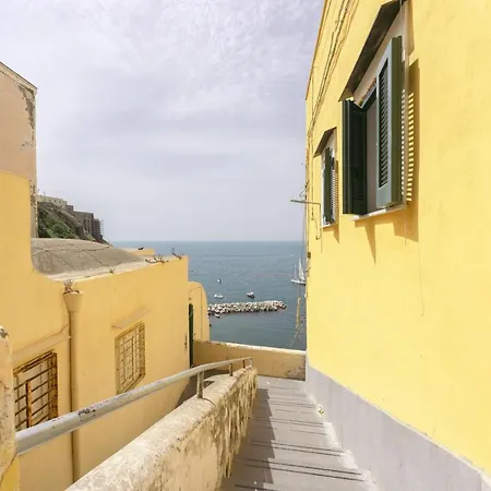 Corricella Moonwalk - Gioia * Procida
